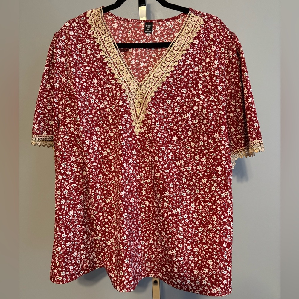 Shein Women's Short Sleeve Blouse Plus Size 4x Burgundy Floral V Neck Pullover